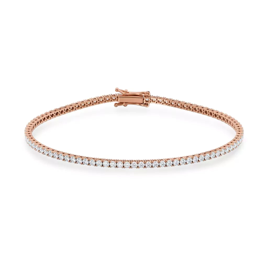 Tennisarmbånd i rosegull med 2 ct lab diamanter, vist liggende forfra, designet av Hartwell