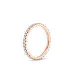 Alliansering i roségull 0,50 ct sett fra siden – diamanter hele veien rundt