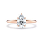 Diamantring dråpe roségull 1 ct lab diamant, vist liggende forfra, designet av Hartwell.