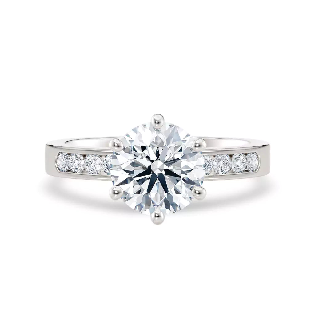Diamantring kanalinnfatning i hvitt gull med 2,35 ct med lab-diamant, vist liggende forfra, designet av Hartwell.