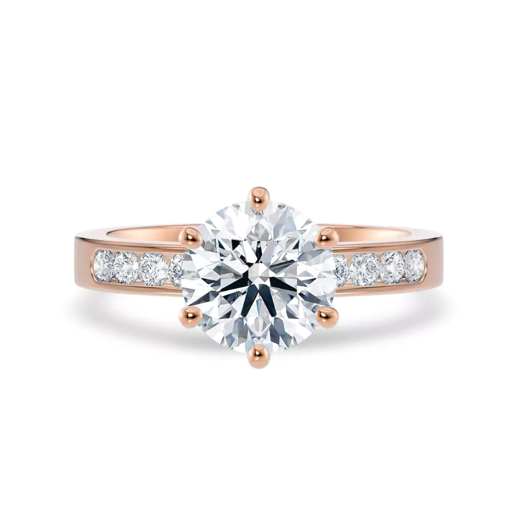 Diamantring kanalinnfatning i roségull med 2,35 ct med lab-diamant, vist liggende forfra, designet av Hartwell.
