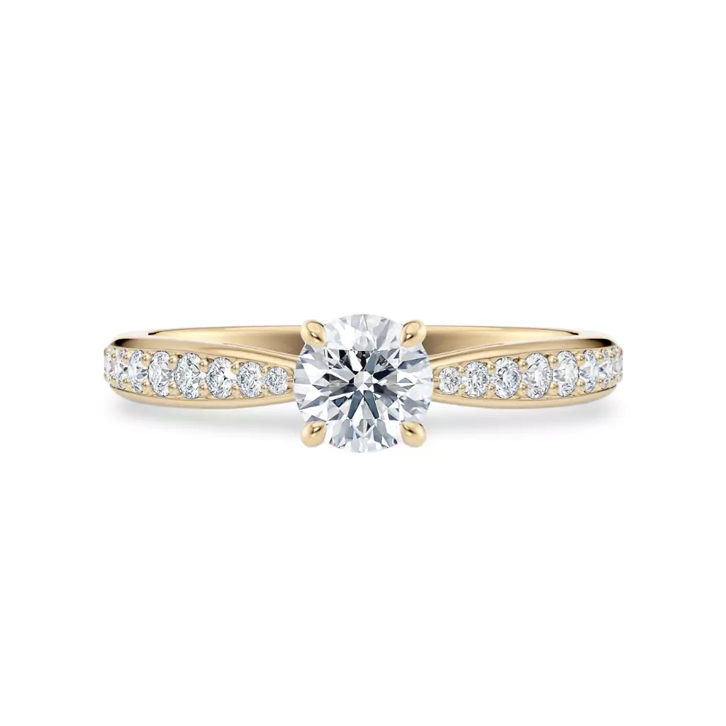 Diamantring tapered pavé gult gull med 0,75 ct med lab-diamant, vist liggende forfra, designet av Hartwell.