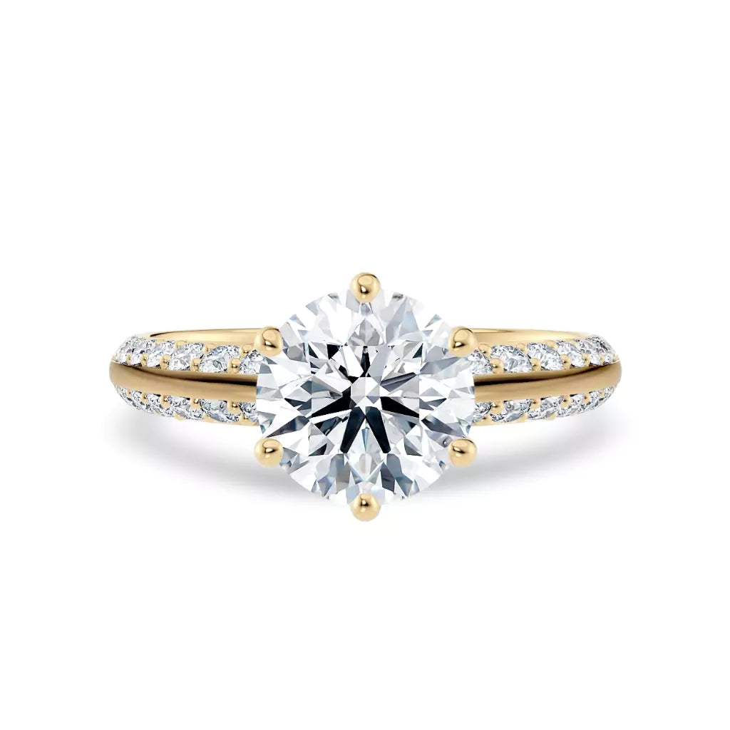 Diamantring tapered pavé gult gull med 2,50 ct med lab-diamant, vist liggende forfra, designet av Hartwell.