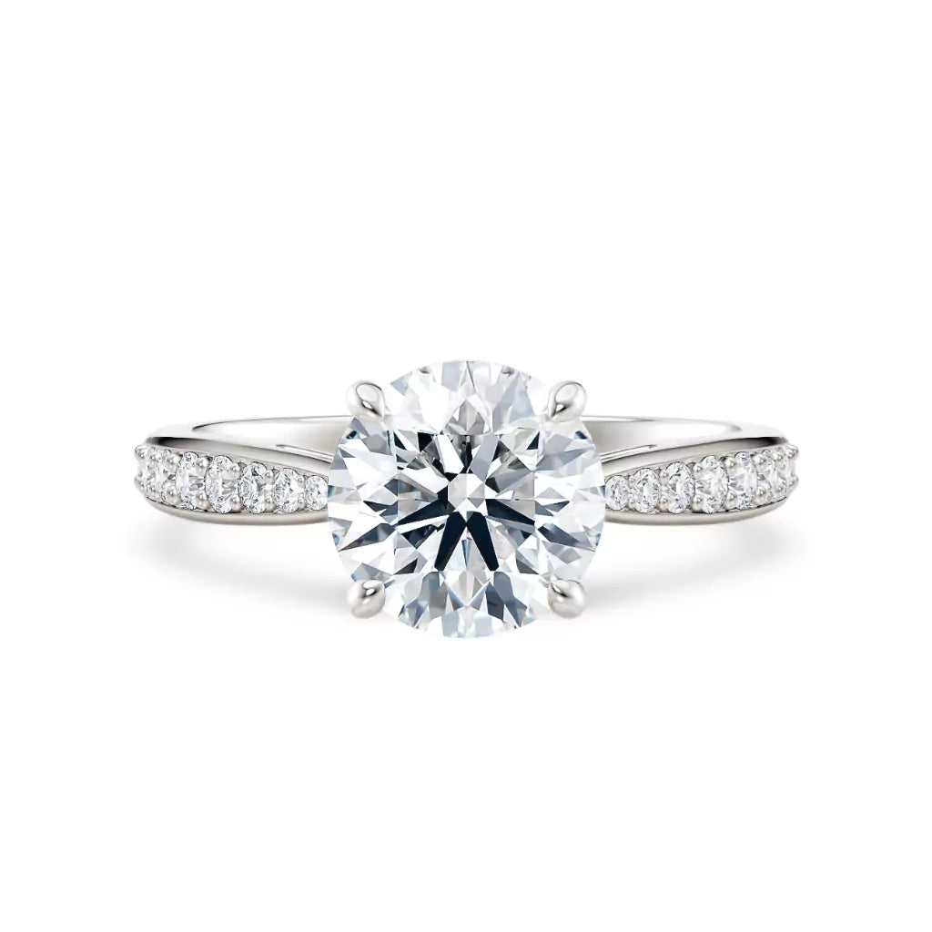 Diamantring tapered pavé hvitt gull med 2,30 ct med lab-diamant, vist liggende forfra, designet av Hartwell.
