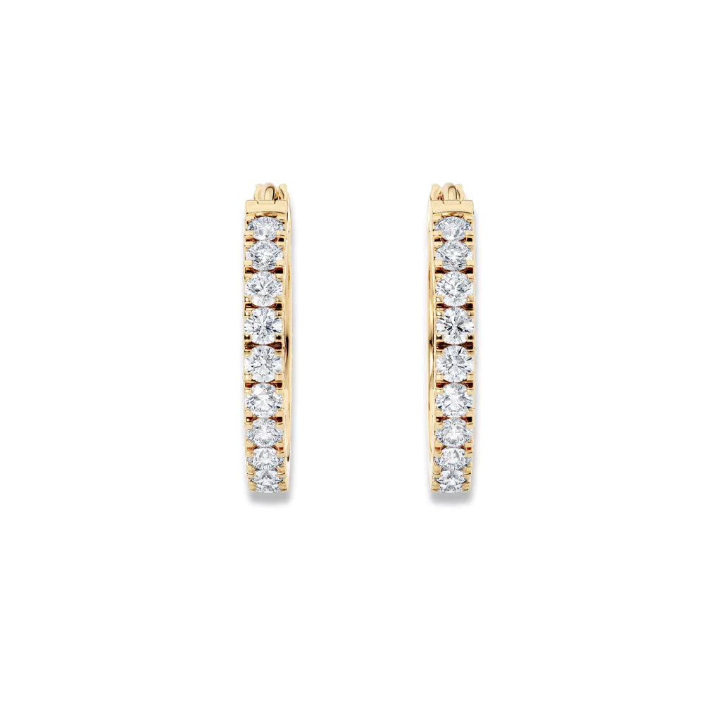 Hoops øredobber i gult gull med 2,00 ct diamanter – sett forfra.