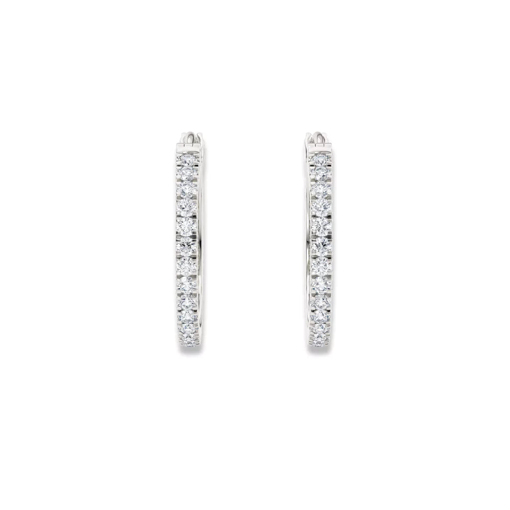 Hoops øredobber i hvitt gull med 1,20 ct diamanter – sett forfra.