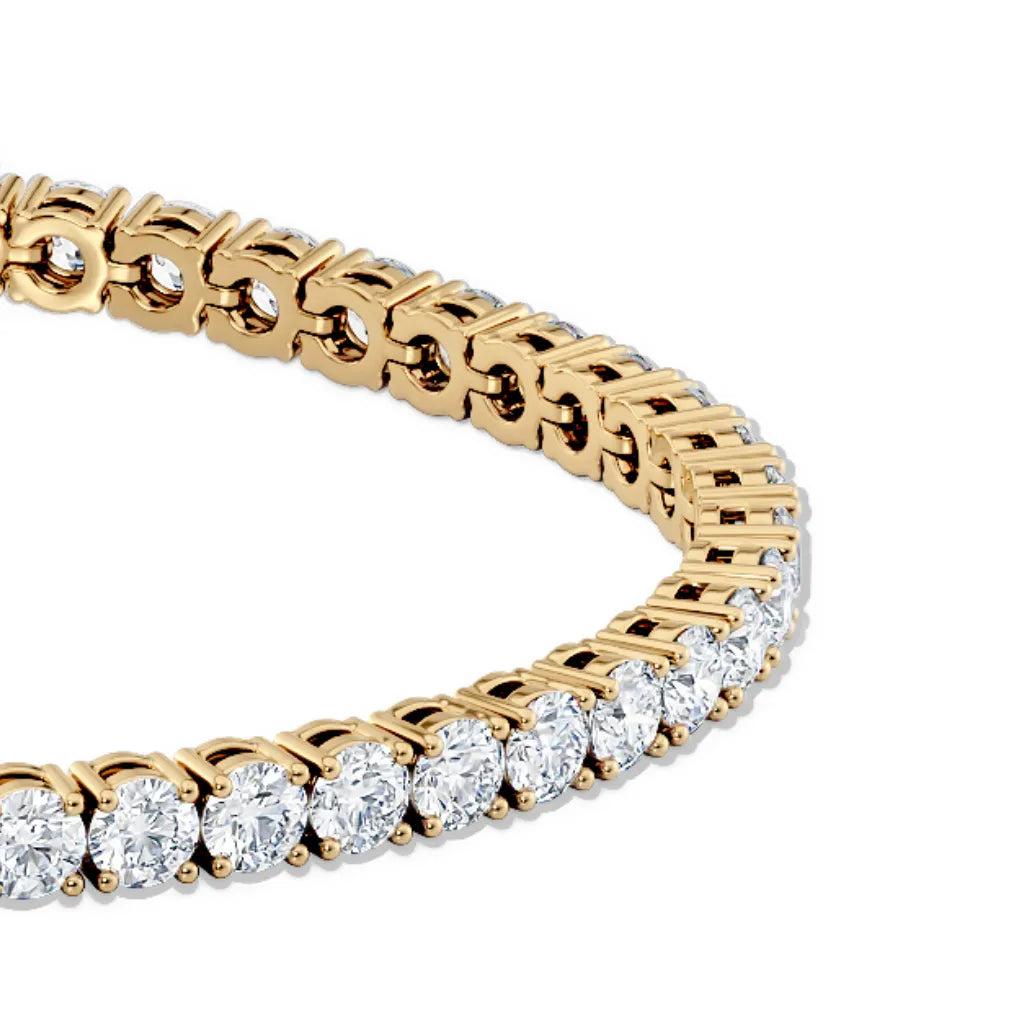 Detaljbilde av diamanter og tette ledd på tennisarmbånd i gult gull 8,00 ct med lab-diamanter