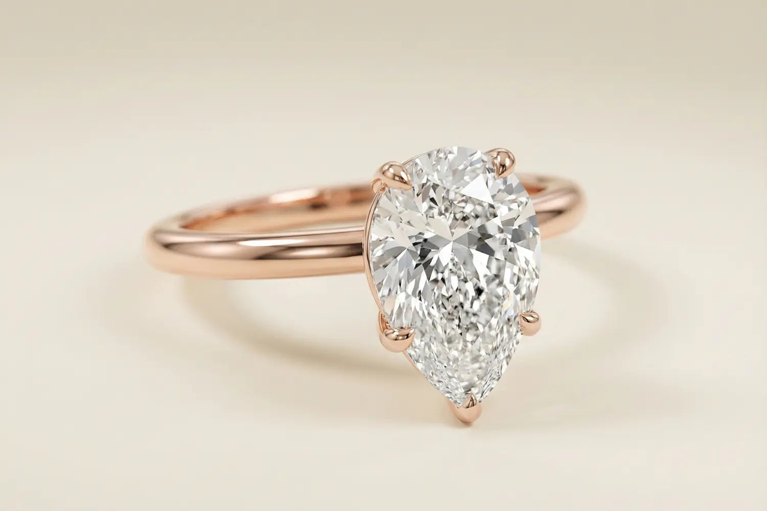 Forlovelsesring dame i rosegull med pear cut (dråpeformet) lab diamant