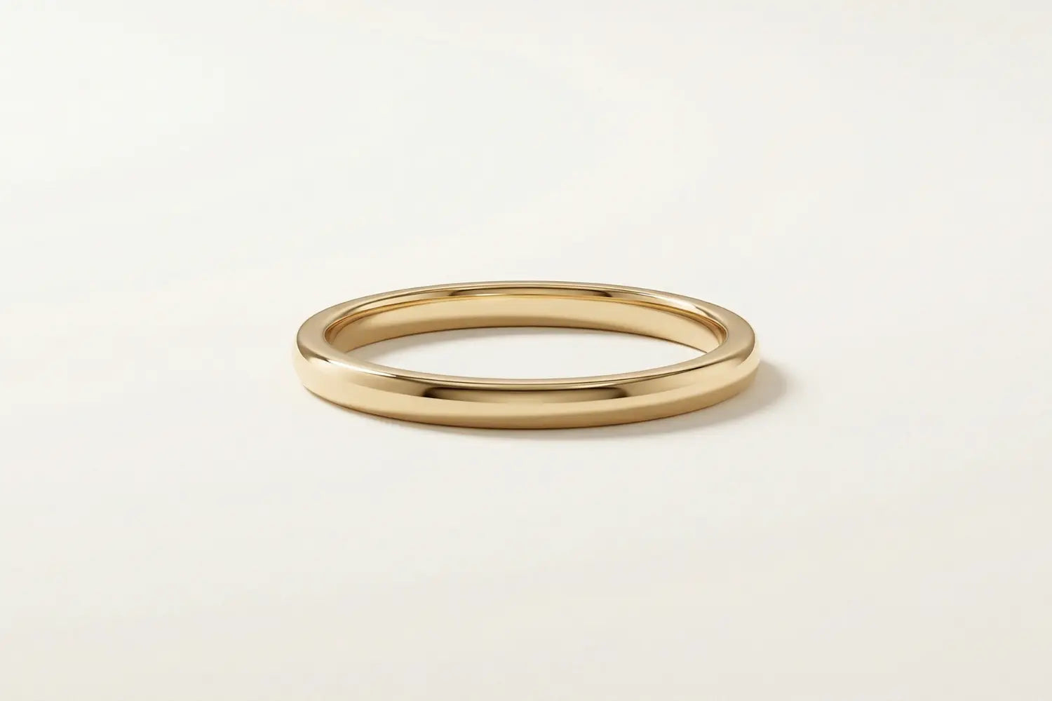 Giftering i gult gull 1,8 mm bredde med klassisk profil og polert finish