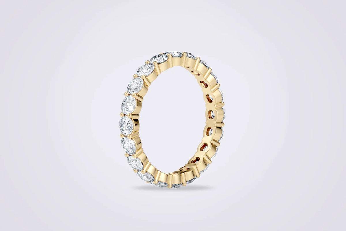 Alliansering i gult gull med 2,00 ct lab diamanter fra Hartwell