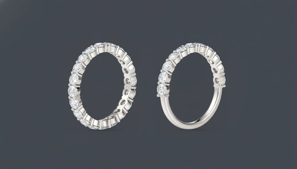 Alliansering i hvitt gull med runde lab-diamanter, vist fra front og side for å illustrere designet i guiden om hva en alliansering er.