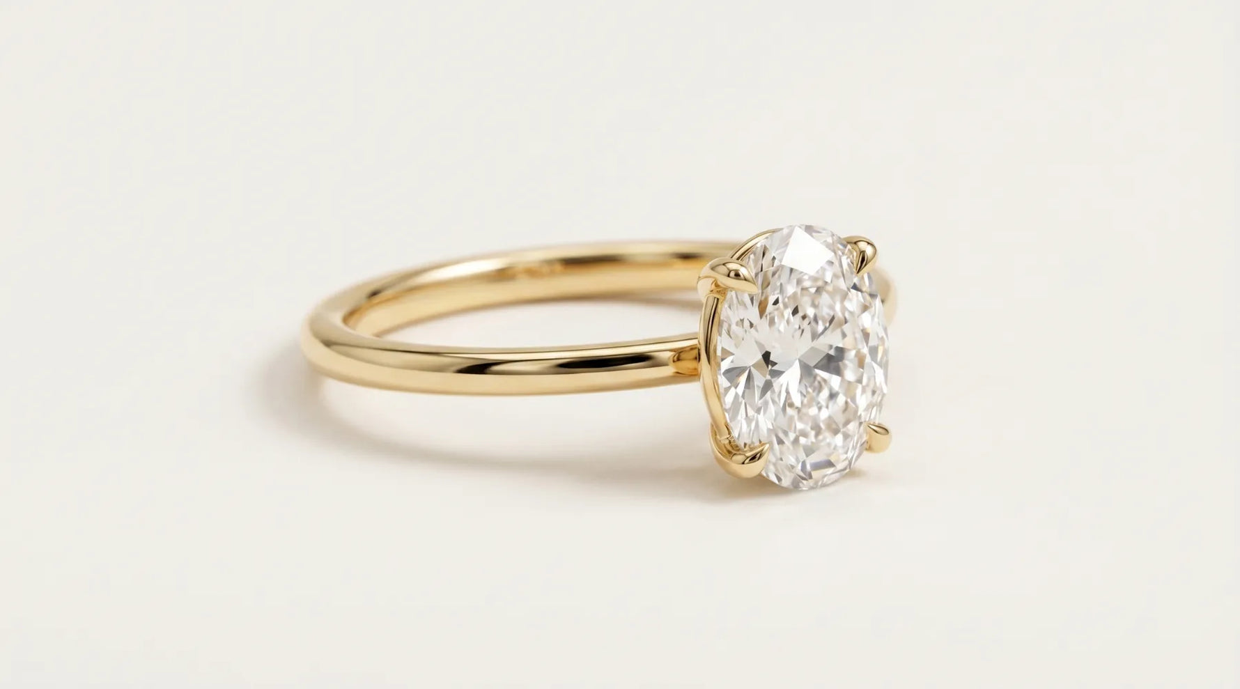 Forlovelsesring med oval diamant - med fokus på innvending omkrets, ringstørrelse. 