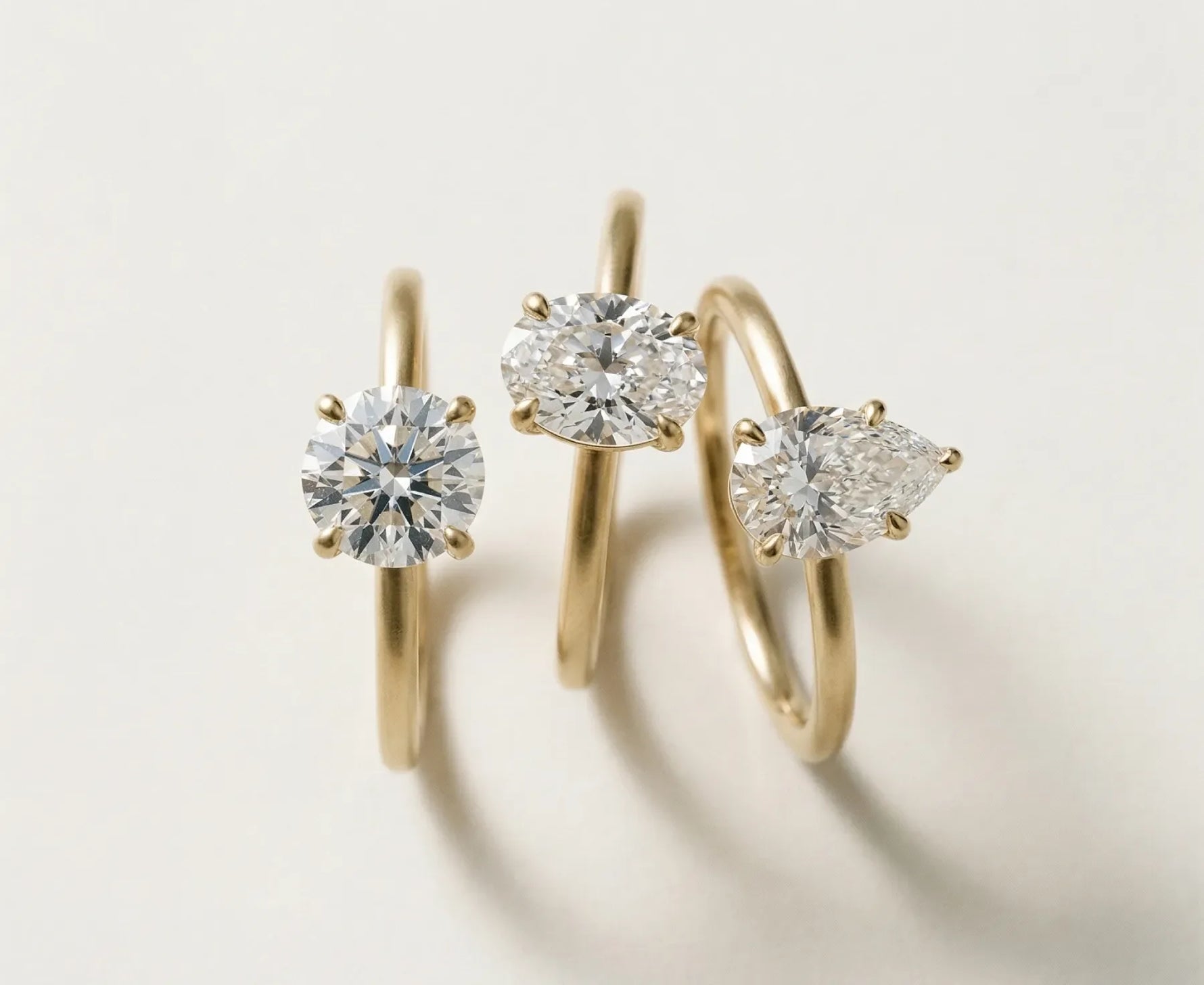 Forlovelsesring dame i gult gull med rund, oval og pear lab diamant – populære stiler 2026