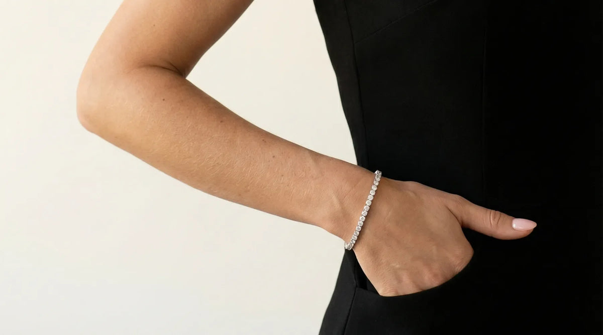 Tennisarmbånd med lab-diamanter i hvitt gull, satt tett sammen – klassisk design