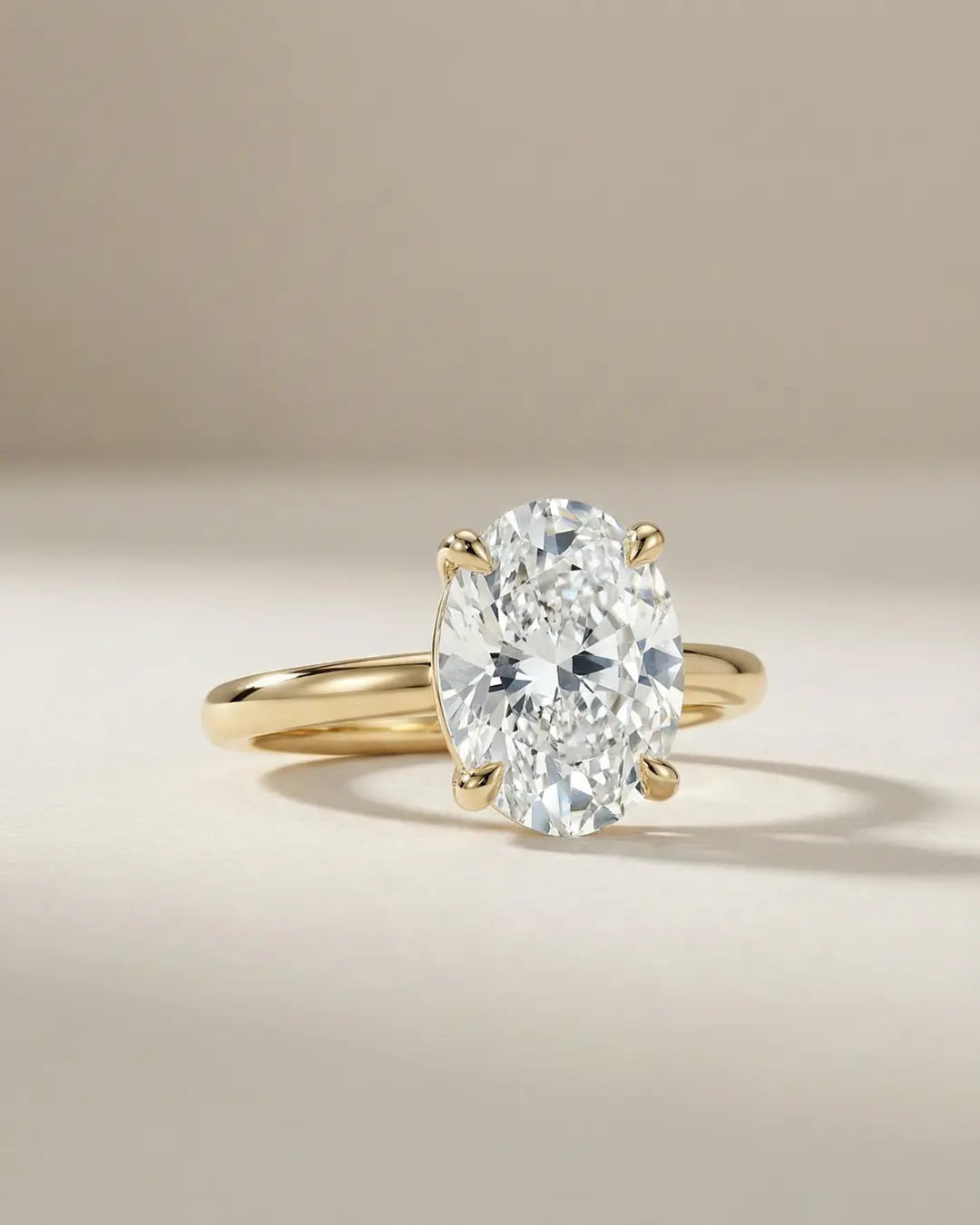 2 carat oval didmantring i gult gull - liggende - sett fra front 