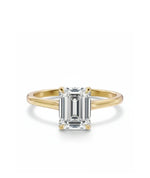 Diamantring i gult gull med emerald cut lab-diamant på 2,00 ct