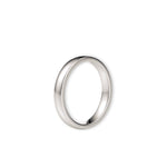 Giftering i hvitt gull, 3 mm bred med buet form, sett fra siden.