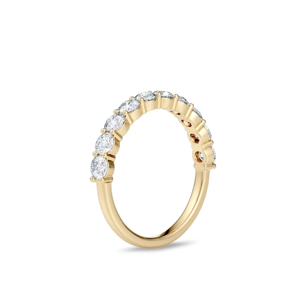 Alliansering gult gull 1,00 ct – sett fra siden med halv diamantrekke