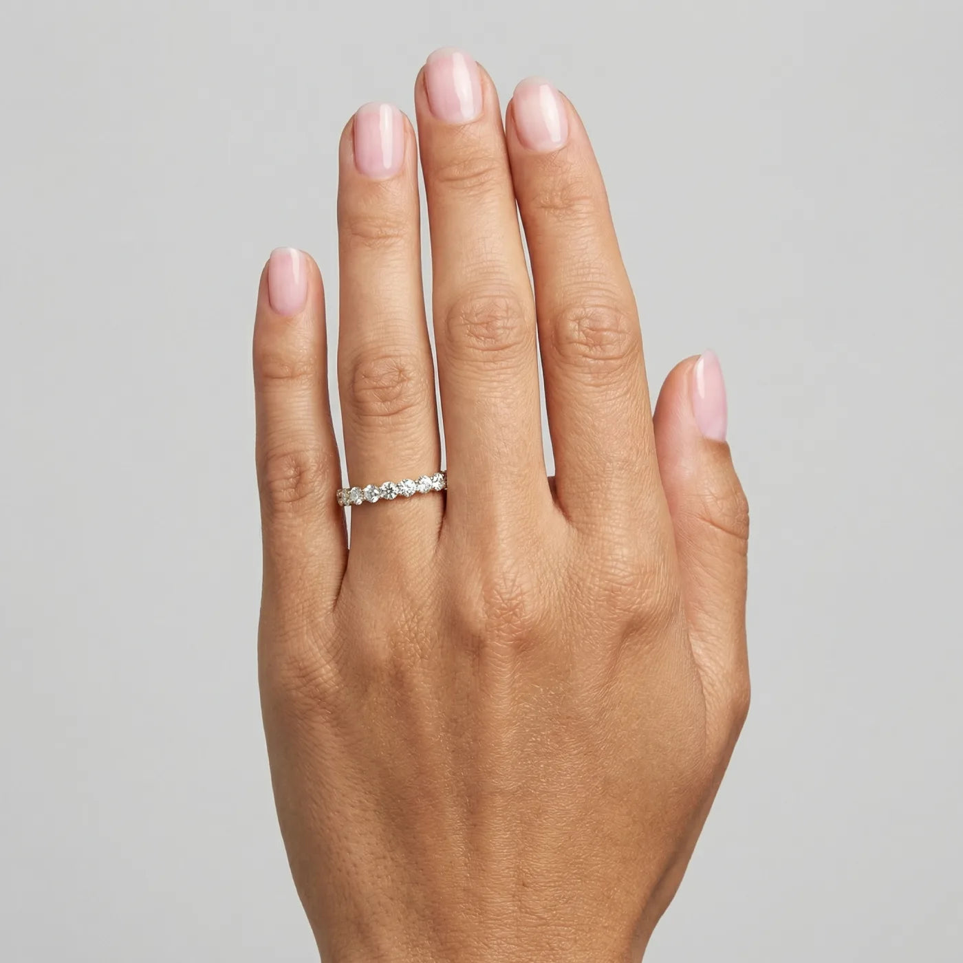 Alliansering i gult gull, 2 carat diamanter sett på hånd