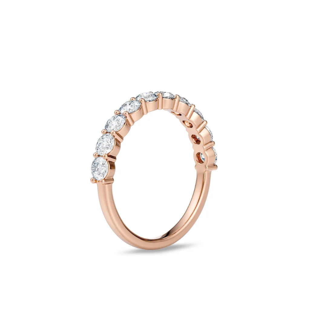 Alliansering roségull 1,00 ct – sett fra siden med diamanter foran