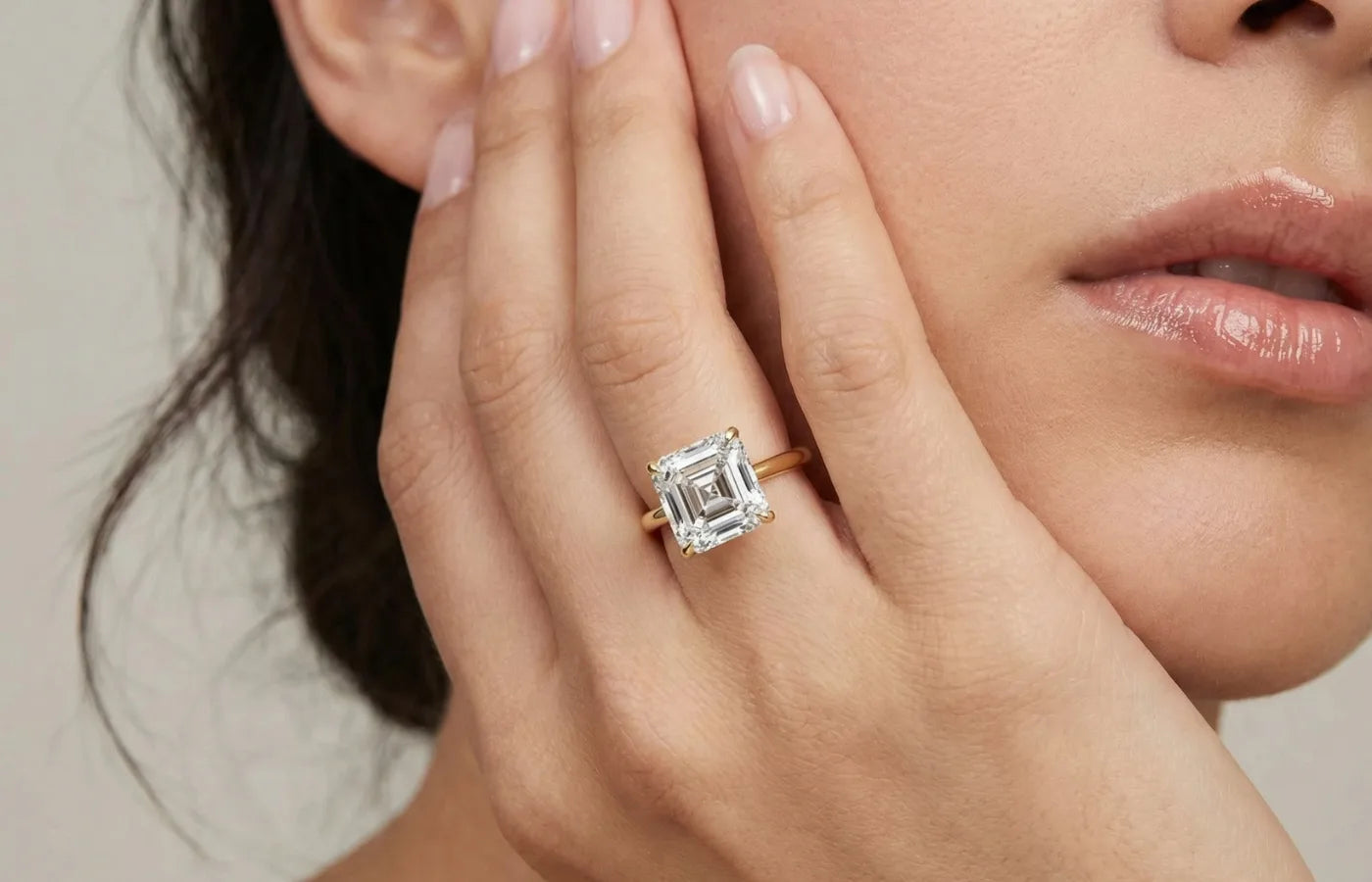 Asscher cut forlovelsesring i gult gull med firkantet diamant – Hartwell