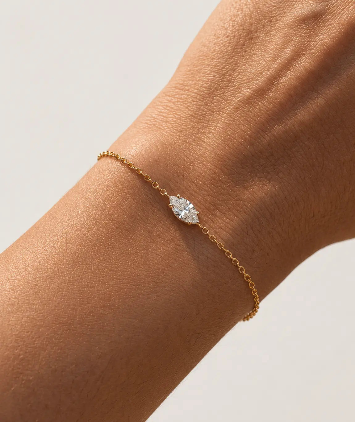 Diamantarmbånd Marquise i 14K gult gull på håndledd