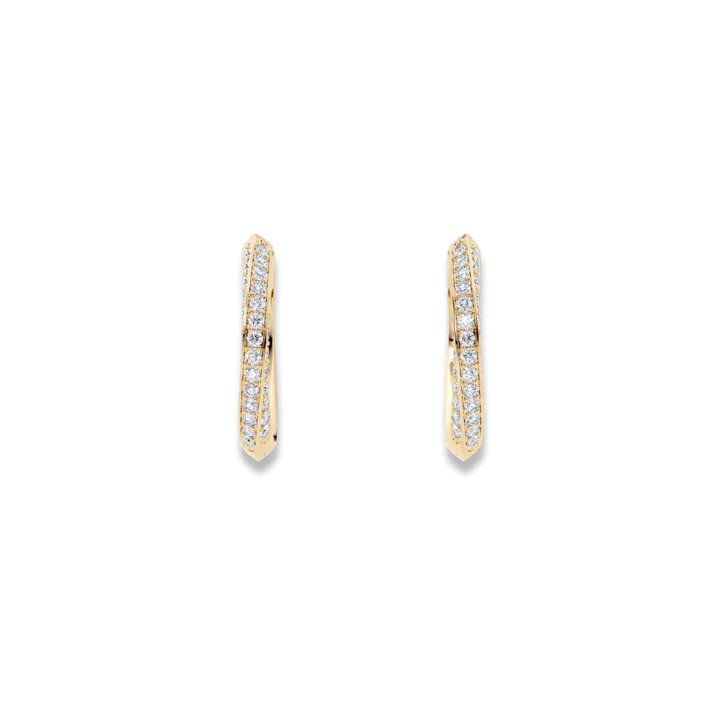 Diamantøreringer i gult gull 0,47 ct – sett forfra med tre glitrende rader.
