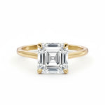 Diamantring i gult gull med Asscher cut lab-diamant på 2,00 ct
