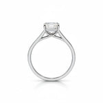 Bakside av diamantring i hvitt gull med Asscher cut diamant 1,00 ct