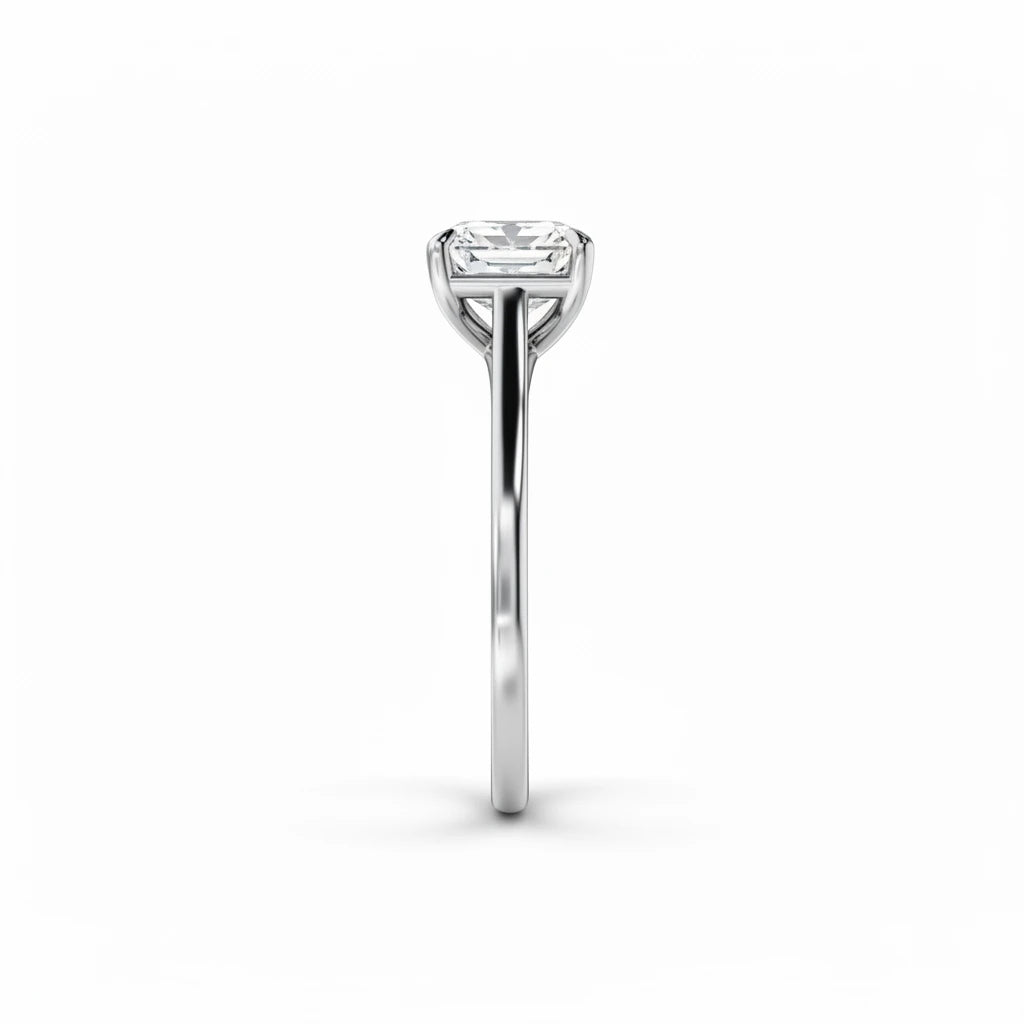 Sideprofil av diamantring i hvitt gull med Asscher cut diamant 1,00 ct
