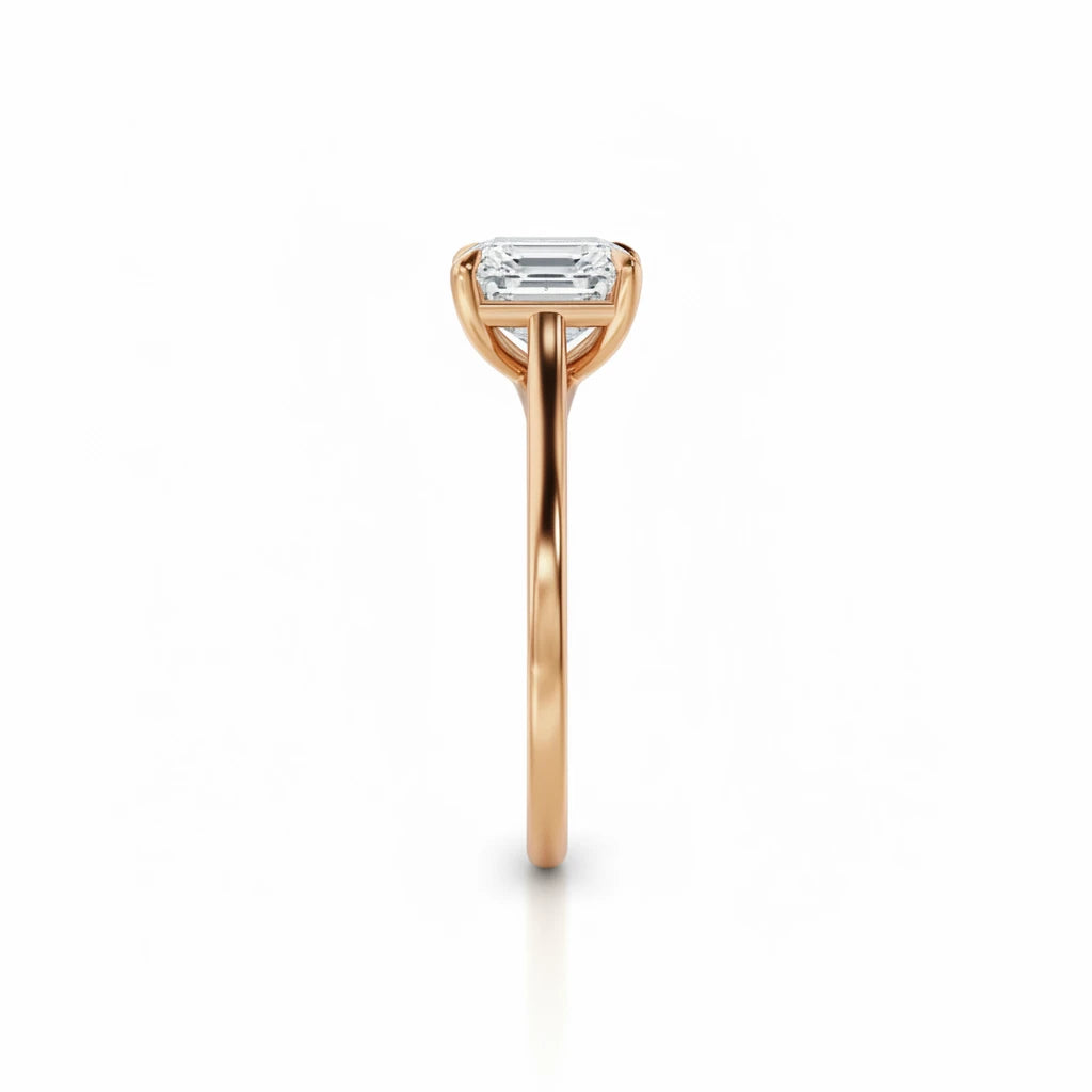 Sideprofil av diamantring i roségull med Asscher cut diamant 1,00 ct