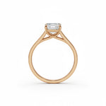 Bakside av diamantring i roségull med Asscher cut diamant 2,00 ct
