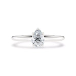 Diamantring dråpe hvitt gull 0,50 ct lab diamant, vist liggende forfra, designet av Hartwell.