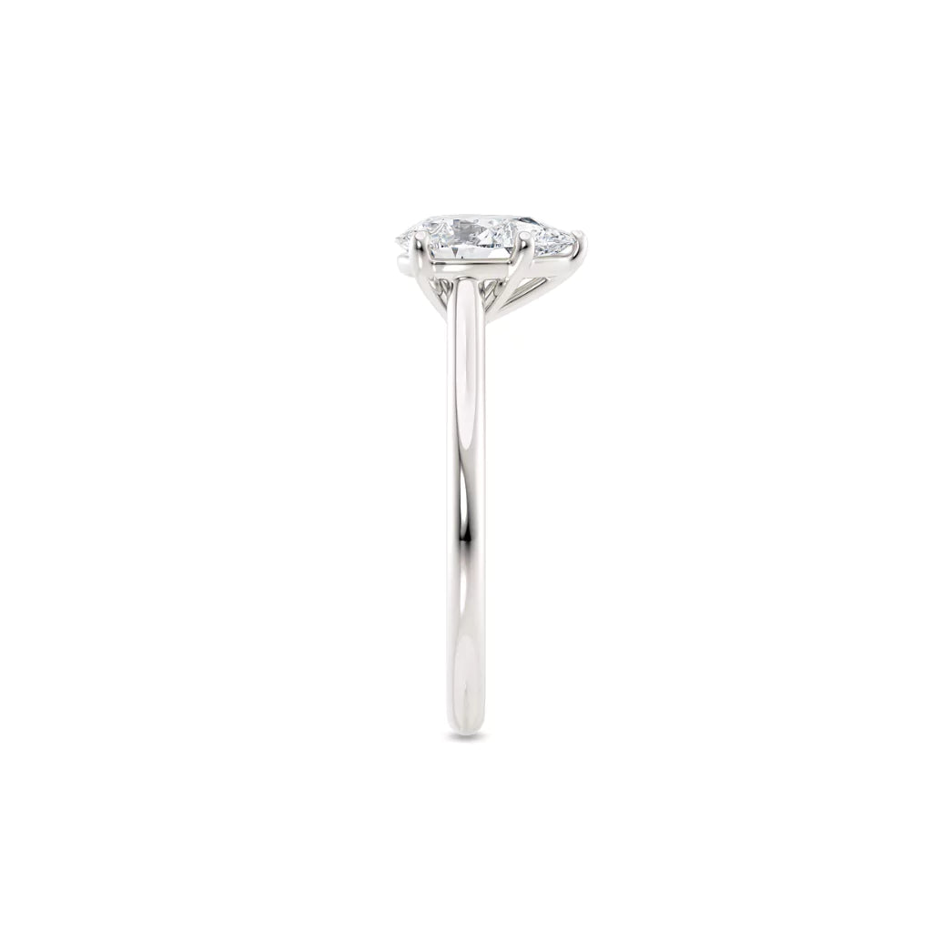 Diamantring dråpe hvitt gull 1 ct lab diamant, fokus på ringskinnen sett rett forfra, designet av Hartwell.
