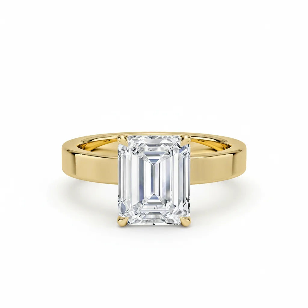 Diamantring emerald cut 2,00 ct cigar band 3 mm i gult gull – Hartwell