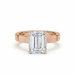 Diamantring emerald cut 2,00 ct cigar band 3 mm i rosegull – Hartwell