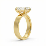 Sideprofil av diamantring 2,00 ct emerald cut cigar band i gult gull