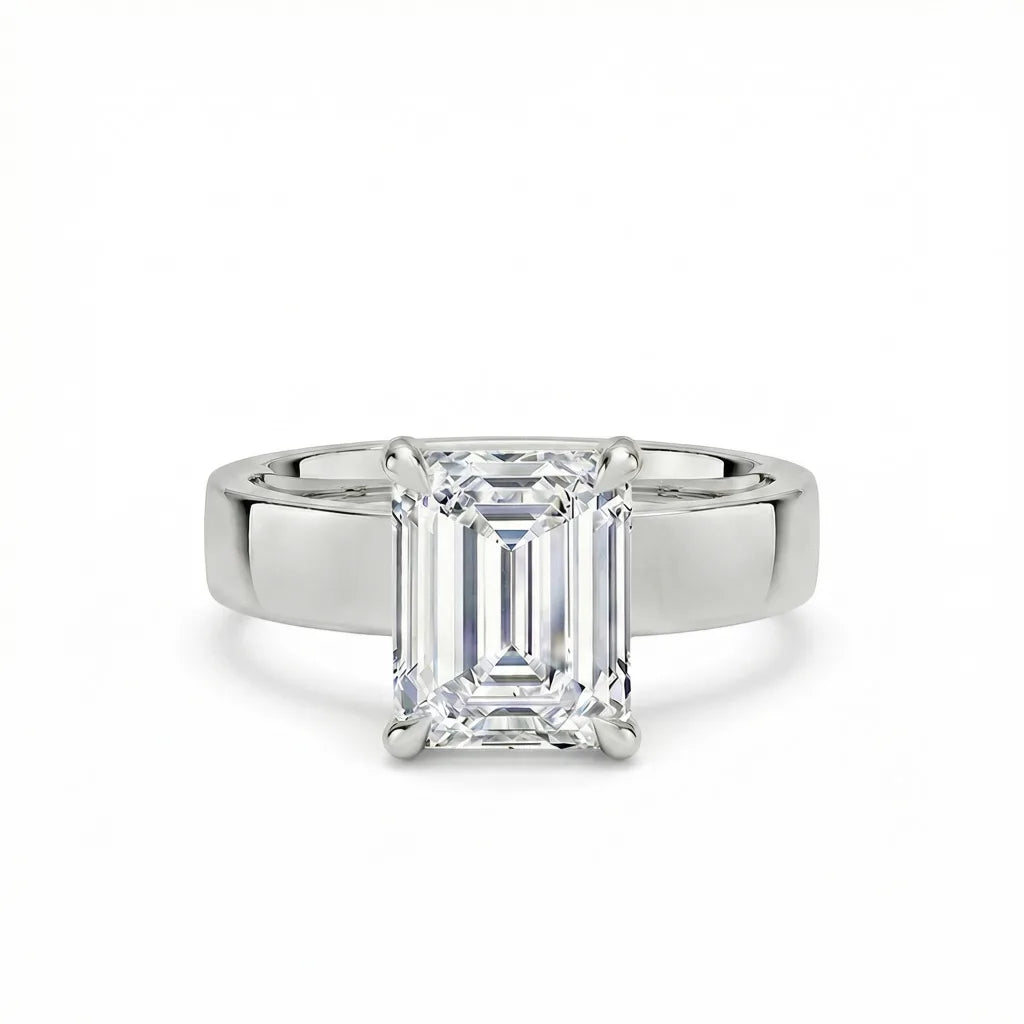 Diamantring emerald cut 2,00 ct i 4 mm cigar band hvitt gull – Hartwell