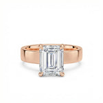 Diamantring emerald cut 2,00 ct i 4 mm cigar band rosegull – Hartwell