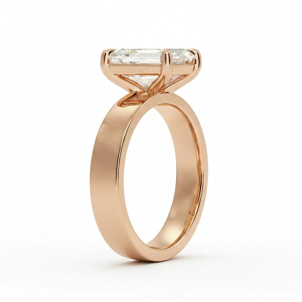 Sideprofil av diamantring 2,00 ct emerald cut cigar band i rosegull