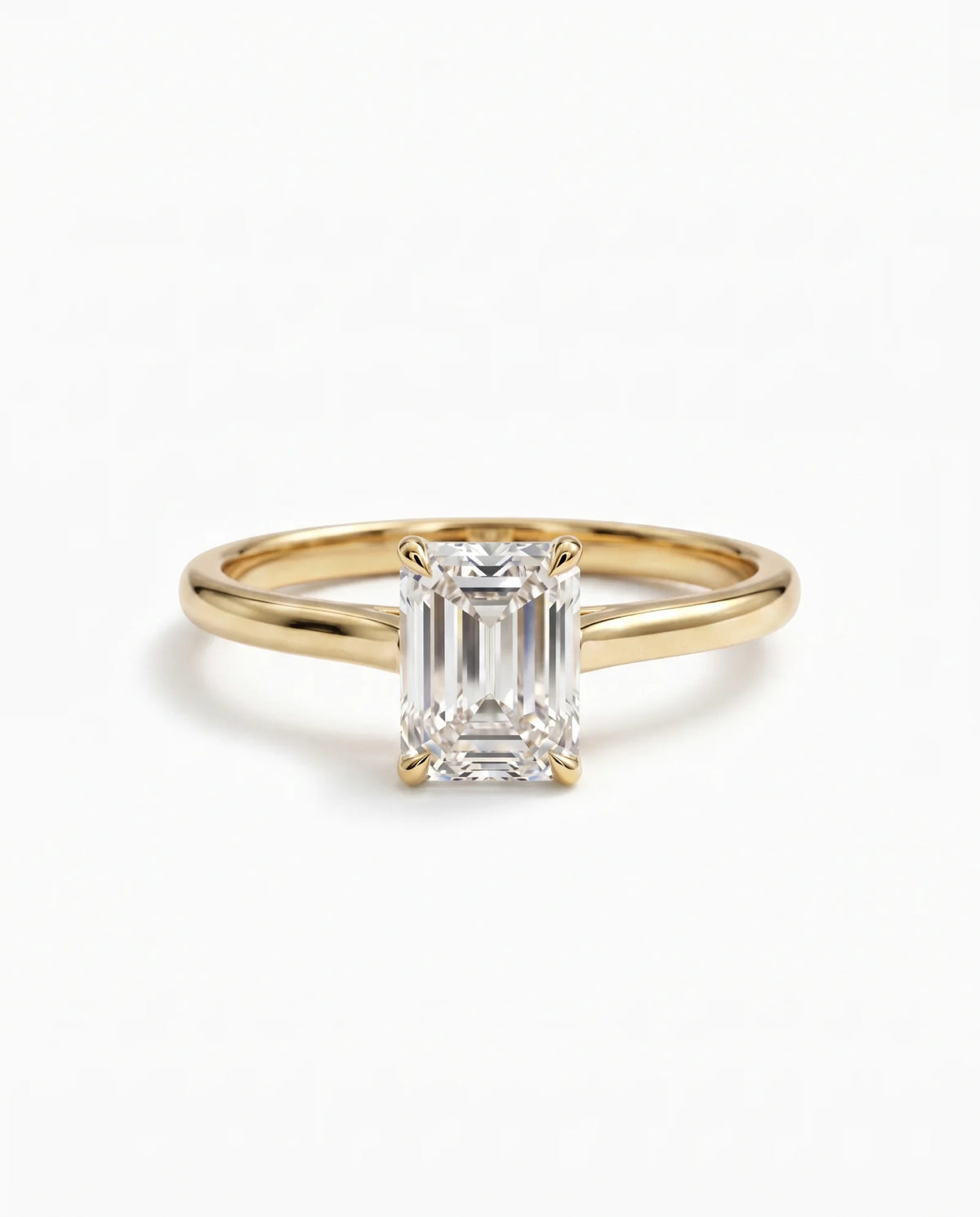 Diamantring i gult gull med emerald cut lab-diamant på 1,00 ct