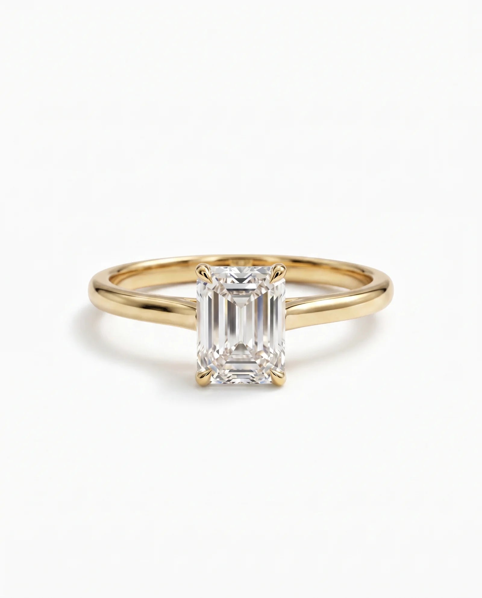 Diamantring i gult gull med emerald cut lab-diamant på 1,00 ct