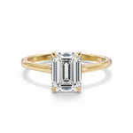 Diamantring i gult gull med emerald cut lab-diamant på 2,00 ct
