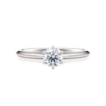 Diamantring i hvitt gull med 0,50 ct lab-diamant i knife edge design, vist liggende forfra, designet av Hartwell.