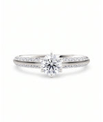 Diamantring knife edge pavé hvitt gull med 0,90 ct med lab-diamant, vist liggende forfra, designet av Hartwell.