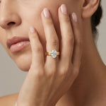 diamantring-oval-2ct-rosegull-4mm-cigar-band-paa-hand-hartwell