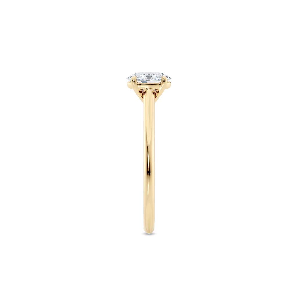 Diamantring oval gult gull 0,50 ct lab diamant, fokus på ringskinnen sett rett forfra, designet av Hartwell.