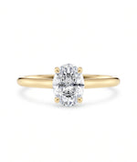 Diamantring oval gult gull 1 ct lab diamant, vist liggende forfra, designet av Hartwell.