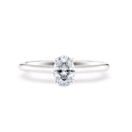 Diamantring oval hvitt gull o,50 ct lab diamant, vist liggende forfra, designet av Hartwell.