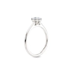 Diamantring oval hvitt gull 0,50 ct lab diamant, vist stående fra siden, designet av Hartwell.